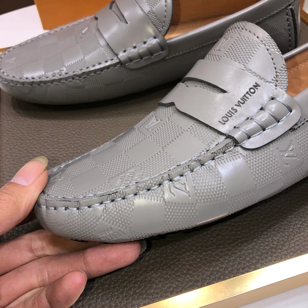 Men's men's shoes 💰420💰 [LV Doudou shoes] (water-dyed cowhide lining) new model is on the market, available on the official website. The new Doudou shoes are processed into single-color materials, and the uppers are made of imported cowhide material. The body of the shoe is fully hemmed with mark thread, and is lined with imported original cowhide leather. The elegant shoe shape is super suitable for all-matching, and the size is 38-44.